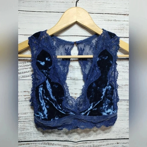 Victoria's Secret Dream Angels Blue Velvet Bralette size Medium Racerback Lace - Picture 3 of 9